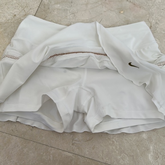 Nike women tennis- golf skort - Picture 2 of 7